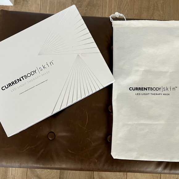 Currentbody Skin LED Red Light Therapy Mask - Picture 6 of 11